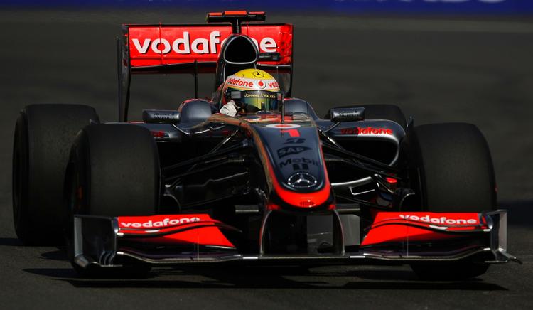 Lewis Hamilton starter forrest i søndagens grandprix i Valencia. 