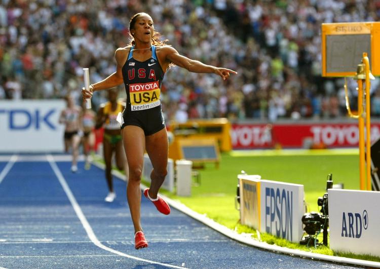 Sanya Richards løb VM-guldet hjem på 4x400 meter til USA. De amerikanske mænd gjorde kvinderne guldstykket efter med suverænt løb. 
