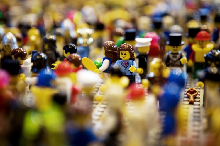 Lego har det fint i krisetid, salget vokser, selv om det er et dyrt produkt. 