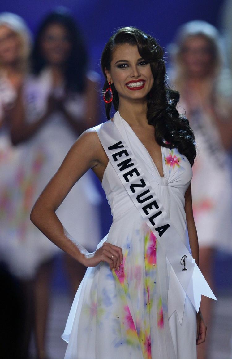 Stefania Fernandez  er den sjette kvinde fra Venezuela, der kåres til Miss Universe. 