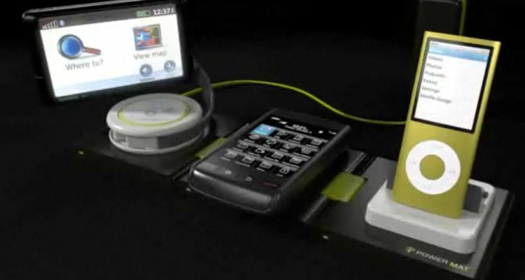 Opladeren sælges med otte forskellige adaptere, så den skulle passe til en række forskellige mp3-afspillere og mobiltelefoner, og den kan oplade tre apparater af gangen. 