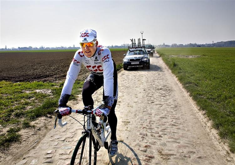 Lars Bak kørte ind i en hund med 60 km/timen, men er klar til at køre i Holland og Belgien. 