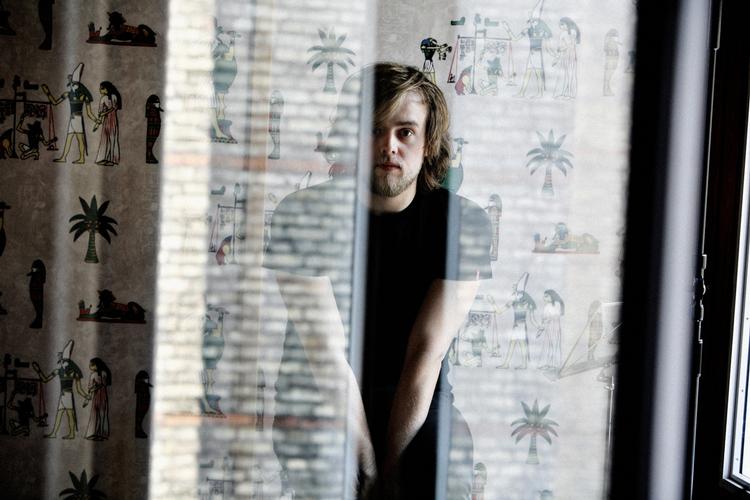 Producer, remixer, soloartist og forsanger i Veto Troels Abrahamsen, tager på soloturné til oktober. 