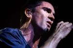 Juanes er en de største popstjerner i Sydamerika. Men nu er han blevet upopulær blandt amerikanske eksil-cubanere, fordi han arrangere  en fredskoncert på Cuba. 