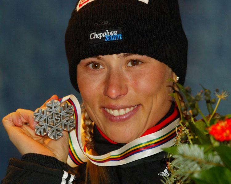 Julija Tsjepalova vandt sølv på 10 km fri ved VM i Tyskland i 2005, hvor hun også blev verdensmester i stafetten med holdkammeraterne. Arkivfoto. 