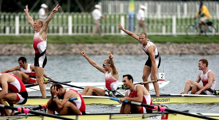 Jubeløjeblikket, hvor letvægtsfireren netop har vundet OL-guld i Beijing. Eskild Ebbesen står over og Mads Kruse sidder med armene i vejret. Nu er en ny kvartet om bord, og ambitionerne er de samme: guld. Arkivfoto. 