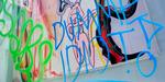 Kunstneren Kristian Von Hornsleths udstilling i Mejlgade i Århus er blevet udsat for grafitti hærværk. 
