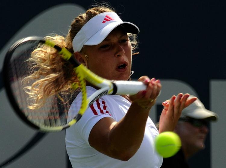 Caroline Wozniacki fyrer en forhånd af mod Anastasia Pavlyuchenkova i turneringen i New Haven. 