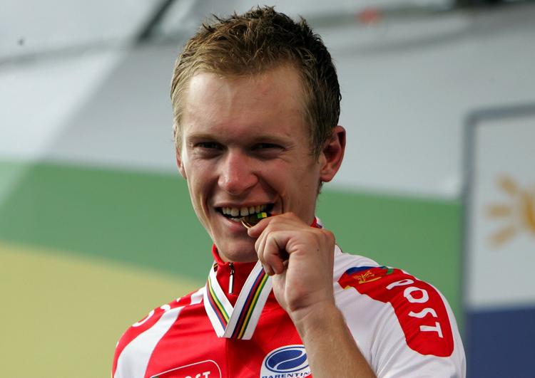 Matti Breschel bider i bronzen, som han vandt ved VM i Italien for et år siden. Arkivfoto. 
