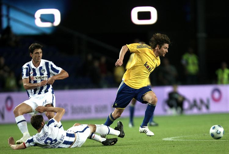 I den første kamp mod Hertha Berlin var Peter Madsen godt spillende, indtil han blev udskiftet med debutanten Martin Bernburg. Arkivfoto. 