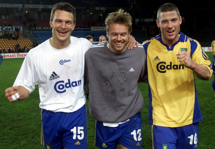 Med en 5-0-sejr over kroatiske Varteks i 2001 er Brøndby det eneste danske hold, der er gået videre i europæisk fodbold, efter at have tabt 3-1 på udebane. I returkampen scorede Ruben Bagger (tv.) til 2-0, Mattias Jonson (i midten) til 3-0, 4-0 og 5-0, og Peter Madsen er eneste genganger på dagens Brøndbyhold. Arkivfoto. 