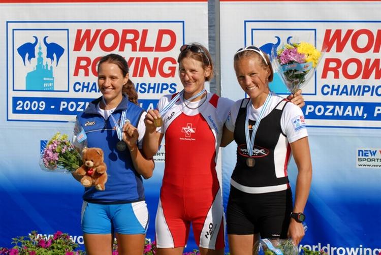 Juliane Elander yderst til højre sikrede sig Danmarks første medalje ved VM i roning i Poznan. 