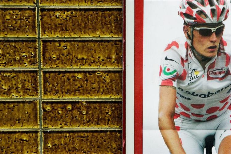 Michael Rasmussen - her fanget i prikker, inden cykelkarrieren kom til at handle om dopingmistanker og karantæne. Arkivfoto. 