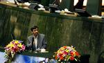 Mahmoud Ahmadinejad holder en tale i det iranske parlament om sit forslag til ministre. 