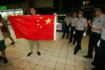 En demonstrant der ikke mener, at Dalai Lama skal forstyrre det forbedrede forhold mellem Kina og Taiwan. 