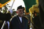 Den afghanske præsident Hamid Karzai, fører stadig valget, men ser ikke ud til at få de 50 procent af stemmerne, der skal til for at slippe for omvalg. 