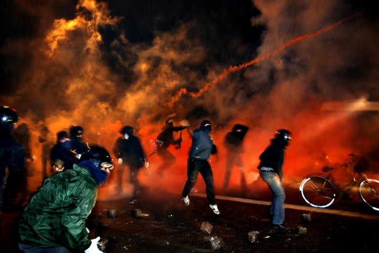 Det gik voldsomt for sig under demostrationerne på Nørrebro i december 2006. Arkivfoto. 