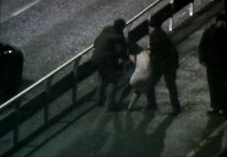 Den 35-årige Anna Odell iscenesatte et selvmordsforsøg samme sted, hvor hun 20 år tidligere havde forsøgt at tage livet af sig selv. 