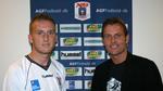 Sportsdirektør Brian Steen Nielsen (til højre) med AGF's nye mand. 
