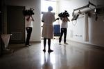 Hvidovre Hospital har forberedt sig på en epidemi af svineinfluenza. Men personalet står selv i første række til at blive vaccineret. 
