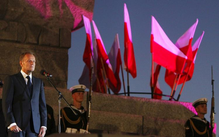 Polens premierminister Donald Tusk ved den ceremoni, der markerer 70 året for Tysklands overfald på landet. 