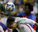 Dennis Marshall i aktion for Costa Rica mod Mexico tidligere i år. Arkivfoto. 