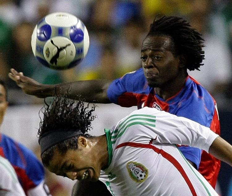 Dennis Marshall i aktion for Costa Rica mod Mexico tidligere i år. Arkivfoto. 