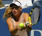 Nerverne gik ud over spillets kvalitet, men klasse fornægter sig ikke. Caroline Wozniacki er klar til anden runde i US Open - sæsonens sidste grandslam. 