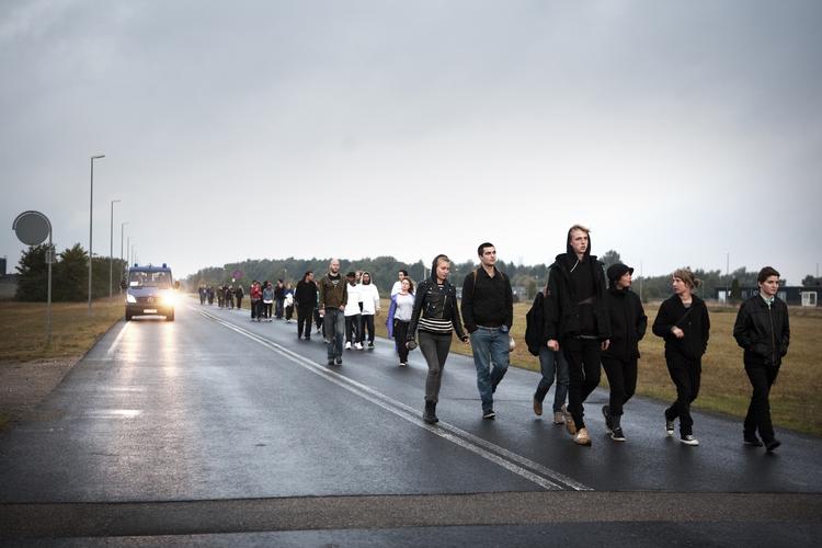 Aktivister fra Kirkeasyl tog forgæves en tur til Roskilde Lufthavn i nat. De afviste irakere blev sendt ud af landet fra Odense. 
