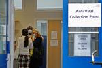 Storbritannien har fortsat langt det største antal døde af influenza A (H1N1) i Europa. Her en situation fra et behandlingscenter i London. 