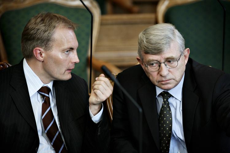 Udsigten til en moske i København vækker bekymring i Dansk Folkepartis folketingsgruppe. Peter Skaarup (tv.) kræver PET ind i sagen. Arkivfoto. 