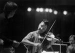 Violinisten Nigel Kennedy erstatter pianisten Martha Argerich til koncert i Tivolis Koncertsal torsdag. Her ses Kennedy under prøver med Radiosymfoniorkestret i 2000. 