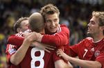 Fodboldlandsholdet spillede sig et stort skridt nærmere VM i Sydafrika, da de i juni slog Sverige med 1-0 på Råsunda Stadion i Stockholm. Lørdag venter Portugal i Parken. 