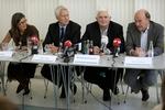 Fire nøglepersoner i den danske bekæmpelse af svineinfluenza samlet til presssemøde tidligere på sommeren. Fv. overlæge Else Smith, Sundhedsstyrelsen, direktør i Sundhedsstyrelsen Jesper Fisker, direktør Nils Strandberg Pedersen, Statens Serum Institut, og overlæge Jens Ole Nielsen, Hvidovre Hospital. (arkivfoto) 