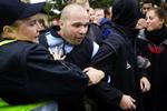 Demonstranterne råbte »politikontrol skaber mere vold«. 