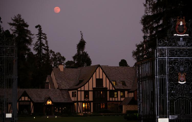 Michael Jackson bliver begravet i et mausoleum, hvor også Hollywood-legender som Clark Gable og Jean Harlow er begravet. 
