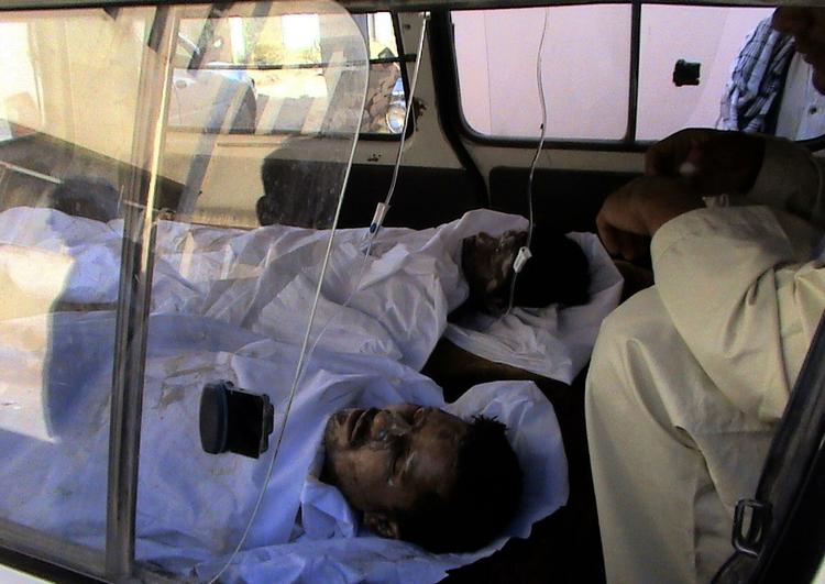 Sårede føres på hospitalet i Kunduz efter angrebet. 
