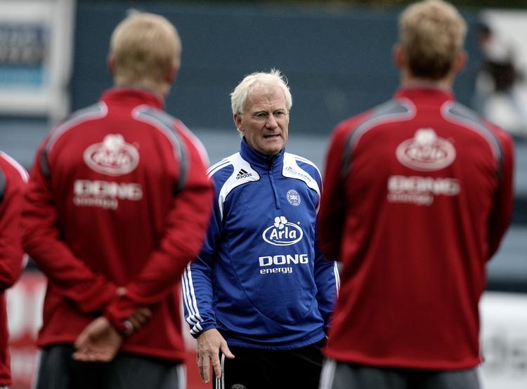Morten Olsen siger, at han har flere gode alternativer til landsholdets 'problemposition'. 