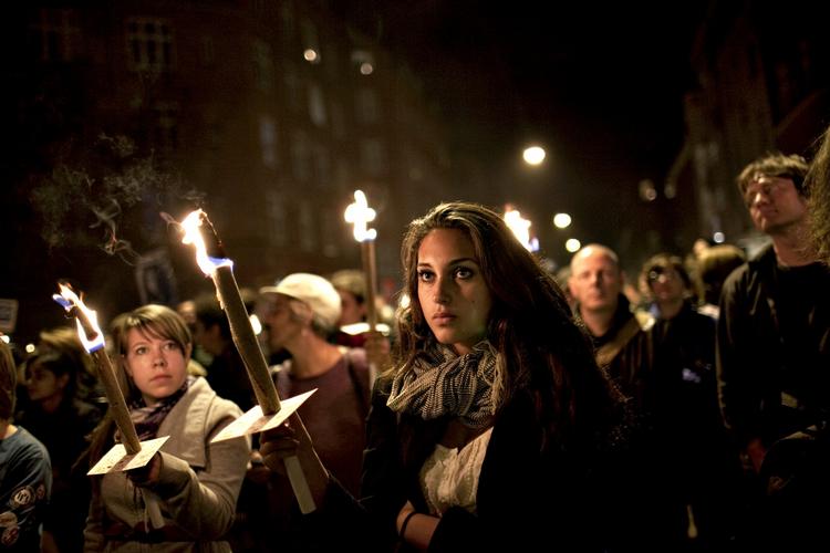Tusindvis af demonstranter var forleden samlet foran Brorsons Kirke for at protestere mod udvisningen af 22 irakere. Det skal understreges, at personerne på billedet og i artiklen ikke er de samme. 