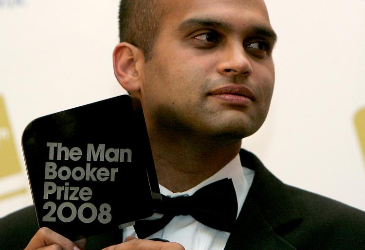 Aravind Adiga har gjort det igen, skrevet en illusionsløs beretning fra sit hjemland, det store, komplekse Indien. Foto: Alastair Grant/ AP