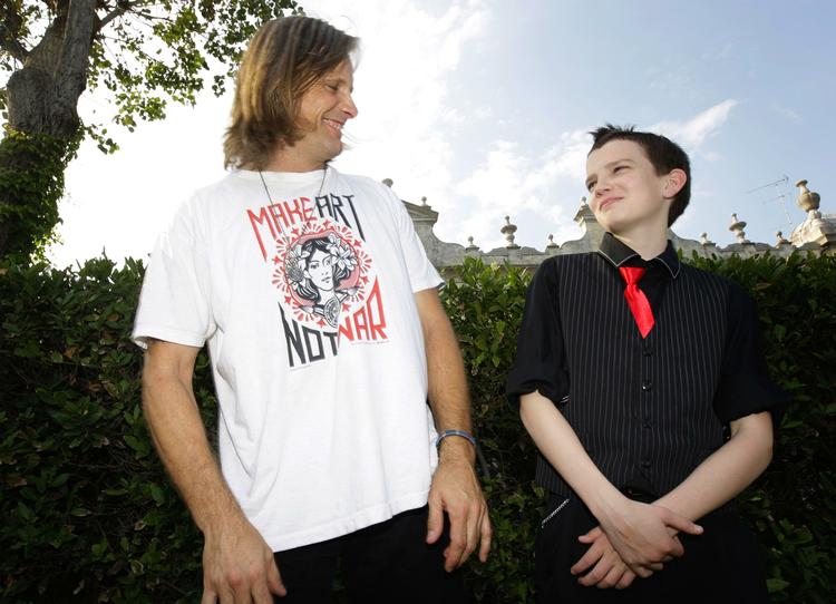 Viggo Mortensen og australske Kodi  Smit-McPhee poserer for fotograferne før premierevisningen af 'The Road'. 