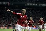 Nicklas Bendtner fejrer sin flotte scoring, der bragte Danmark foran 1-0 mod Portugal. 