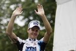 Jakob Fuglsang fik sig en forskrækkelse, da han tørnede ind i en holdende lastbil, men danskeren kan køre videre i Vuelta a Espana. Arkivfoto. 