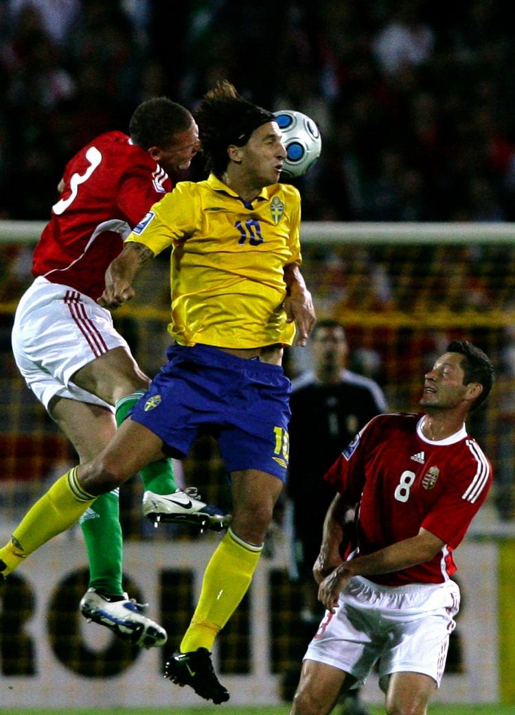 Zlatan Ibrahimovic var på pletten i det 94. minut. I 2005 sænkede han også Ungarn med en sen scoring. 