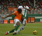 Med anførerbindet om armen scorede Didier Drogba (i orange)  to af Elfenbenskystens mål, inden Chelseaspilleren seks minutter før tid blev udskiftet mod Burkina Faso. 