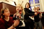 Børn bliver i dag undervist i billedkunst, musik og idræt 430 timer i løbet af 1. til 3. klasse. (Arkivfoto) 