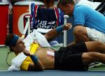 Det var en rystet Rafael Nadal, der i tredje sæt måtte have behandlet en skadet mavemuskel under opgøret mod barndomsvennen og landsmande Nicolas Almagro. 