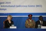 Hillary Clintons hotel skulle ifølge de kenyanske myndigheder bombes under hendes deltagelse i et afrikansk udviklingsmøde i Kenya. 