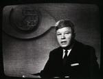 Der er sket meget i medieverdenen, siden TV-avisens Eric Danielsen tonede frem på skærmen i 1964. Medieforskningen er blevet en af de centrale humanistiske videnskaber, og derfor er det på tide, at den har fået sit eget opslagsværk. Foto: DR TV-ARC 