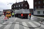 Oprydning efter ulykke med højresvingende lastbil, der kørte cyklist ned. Arkivfoto. 